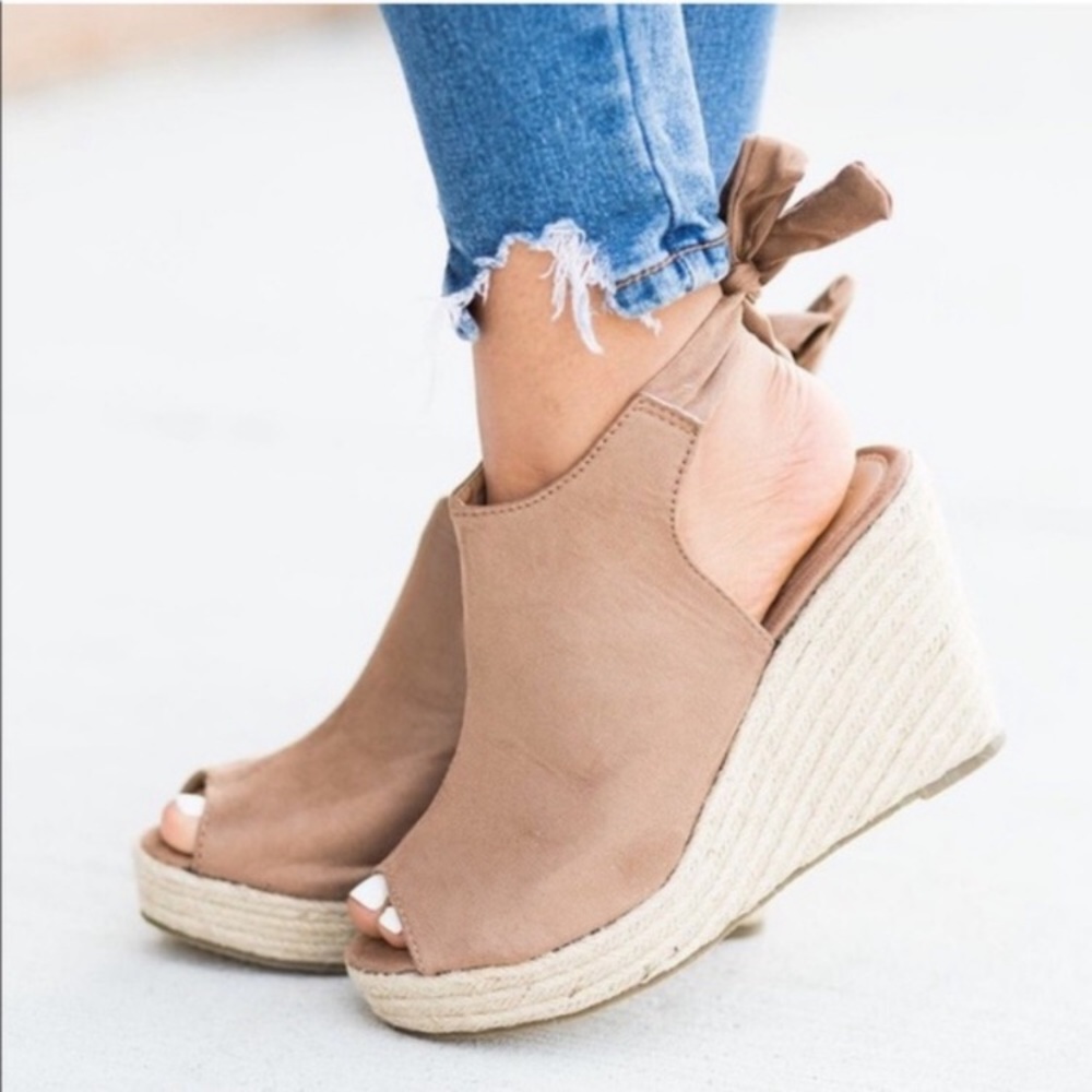 🌟RESTOCK Peep Toe Wedge🌟